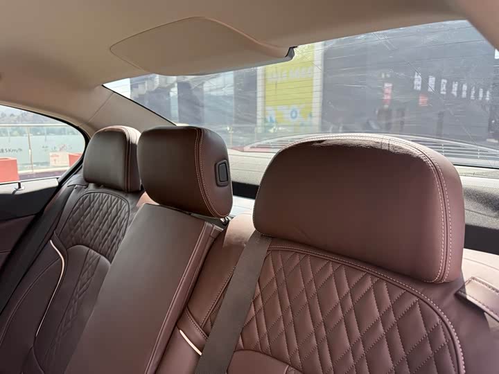 BMW 5-Series 2019 530 Li Leading — фото 35