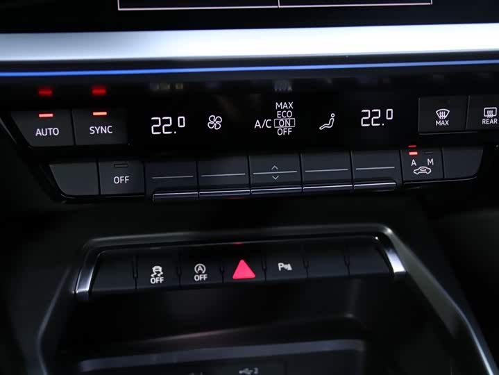 Audi A3 2024 Sportback 35 TFSI Sport — фото 12