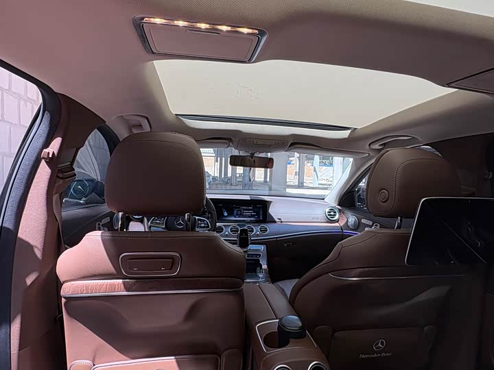 Mercedes-Benz E-Class 2019 E 300 L — фото 12