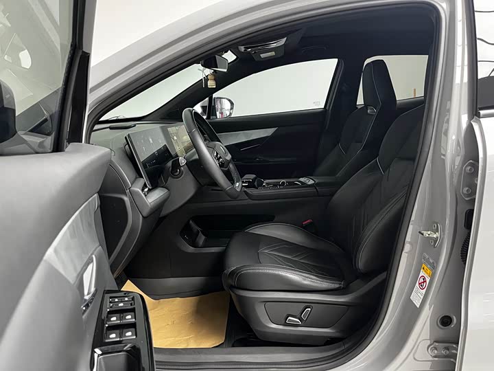 Changan UNI-T 2023 1.5 T Premium — фото 17