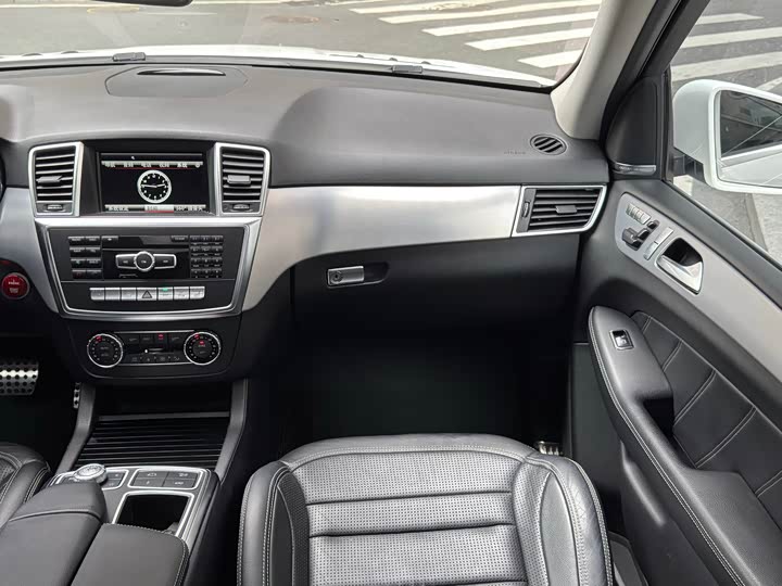 Mercedes-Benz M-Class 2014 AMG ML 63 — фото 11