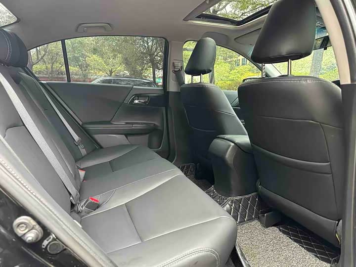 Honda Accord — фото 10