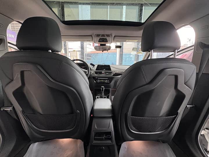 BMW 1-Series 2018 118i Sport — фото 22