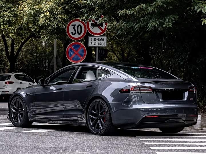 Tesla Model — фото 13