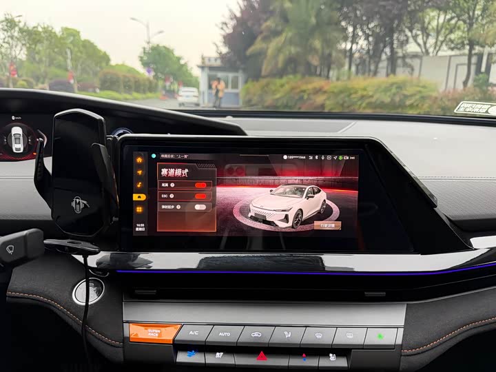 Changan UNI-V 2024 1.5 T Sport — фото 12