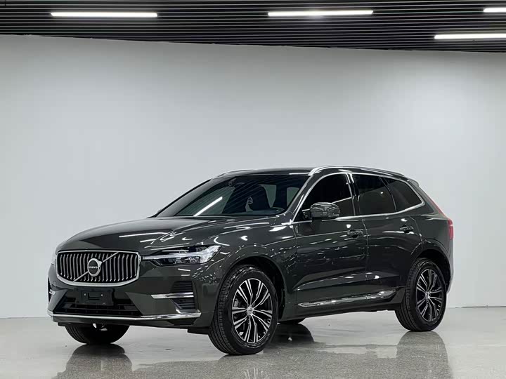 Volvo XC60 2022 B 5 4 WD — фото 1