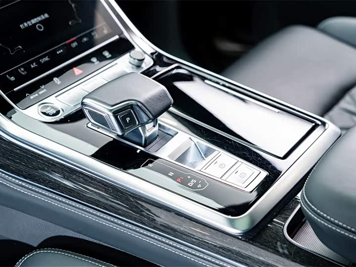 Audi Q8 2022 55 TFSI — фото 13