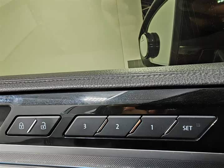Volkswagen Phideon — фото 13