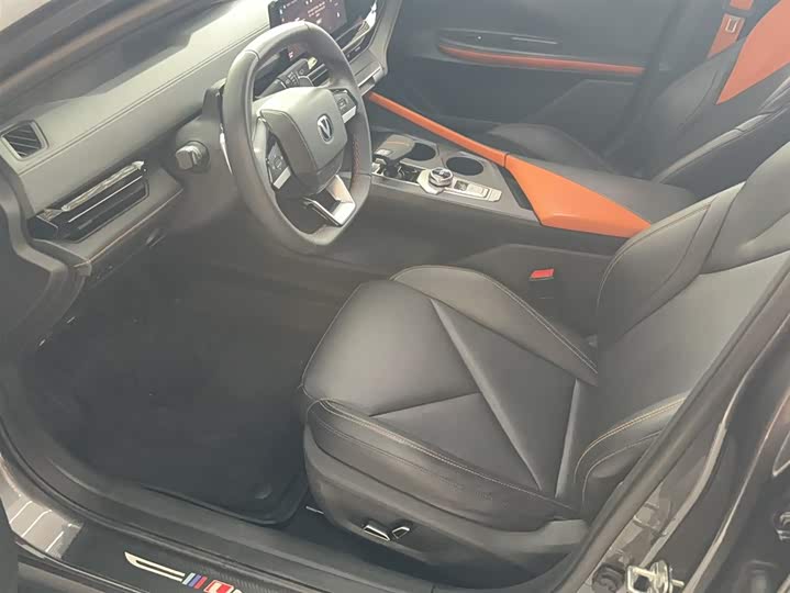 Changan UNI-V 2022 1.5 T Premium — фото 8