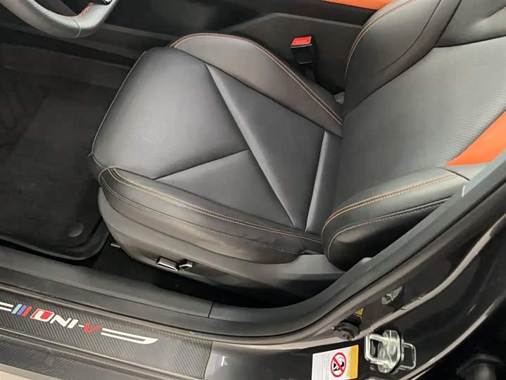 Changan UNI-V 2022 1.5 T Premium — фото 15