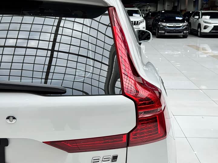 Volvo XC60 2022 B 5 4 WD — фото 14