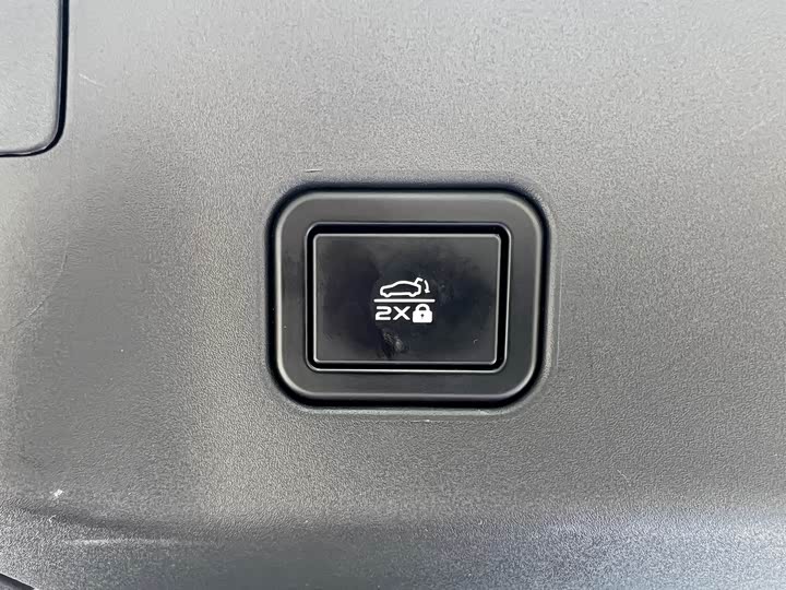 Changan UNI-V 2022 1.5 T Premium — фото 23