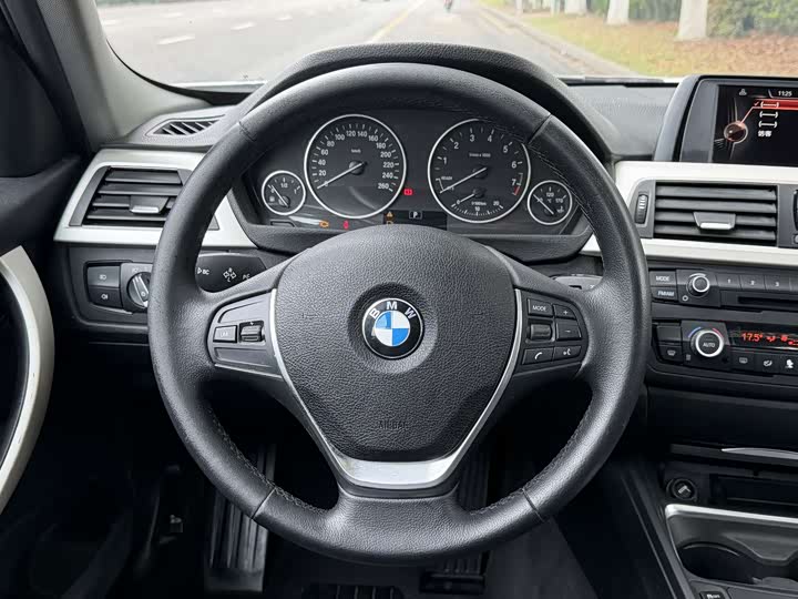 BMW 3-Series 2015 320 Li — фото 10