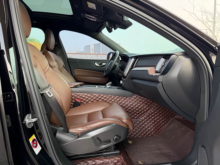 Volvo XC60 2024 B 5 4 WD — фото 11