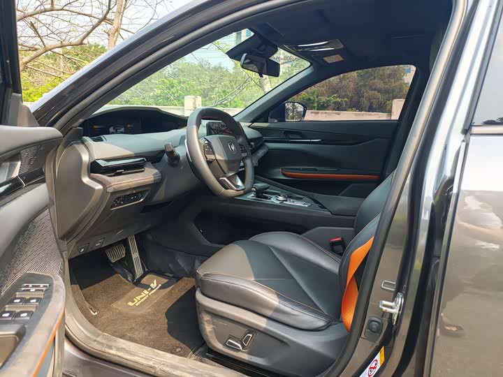 Changan UNI-V 2022 1.5 T — фото 4