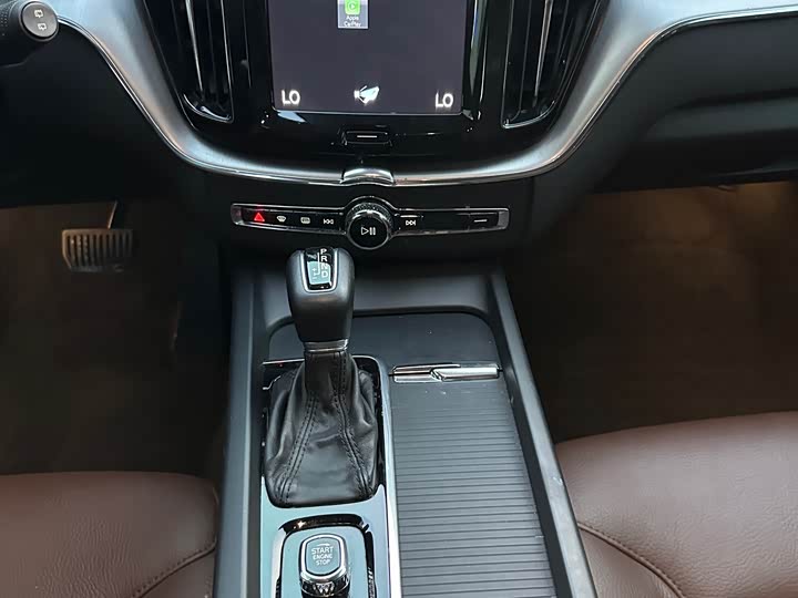 Volvo XC60 2021 T 5 4 WD — фото 10