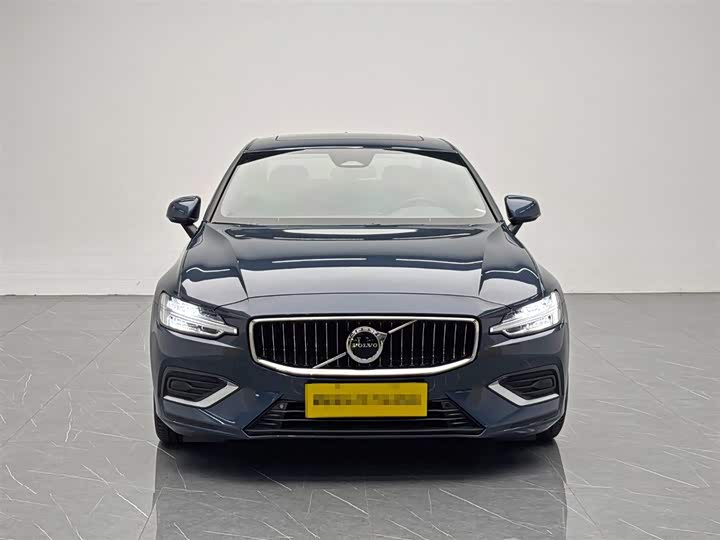 Volvo S60 2023 B 4 — фото 2