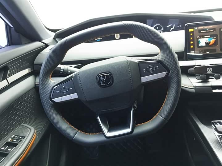 Changan UNI-V 2023 1.5 T — фото 15