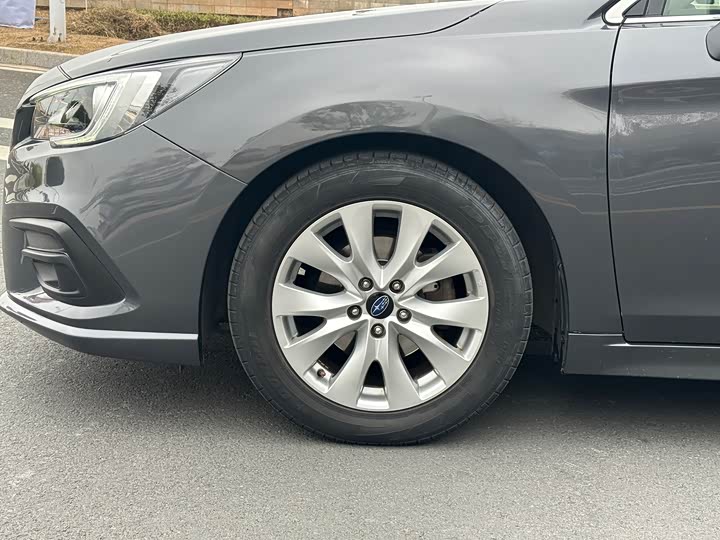 Subaru Legacy — фото 7