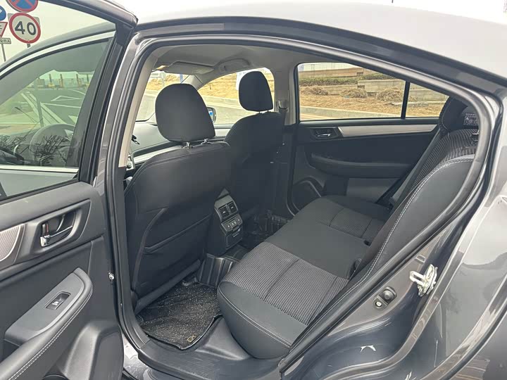 Subaru Legacy — фото 14