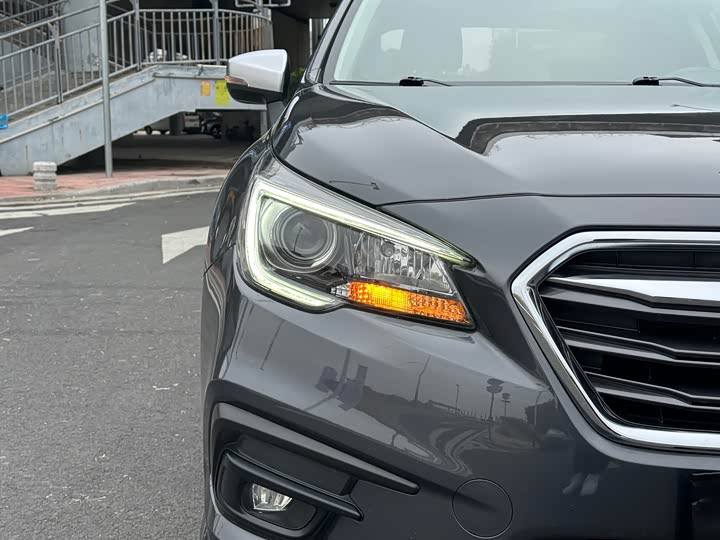 Subaru Legacy — фото 4