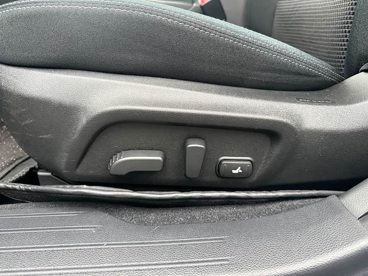 Subaru Legacy — фото 12