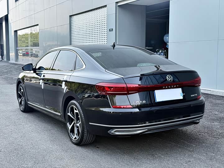 Volkswagen Passat — фото 12