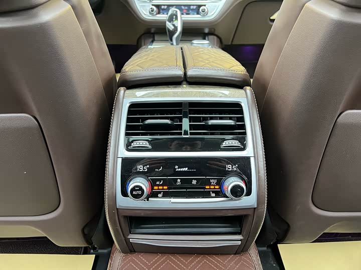 BMW 7-Series 2019 740 Li Leading — фото 31