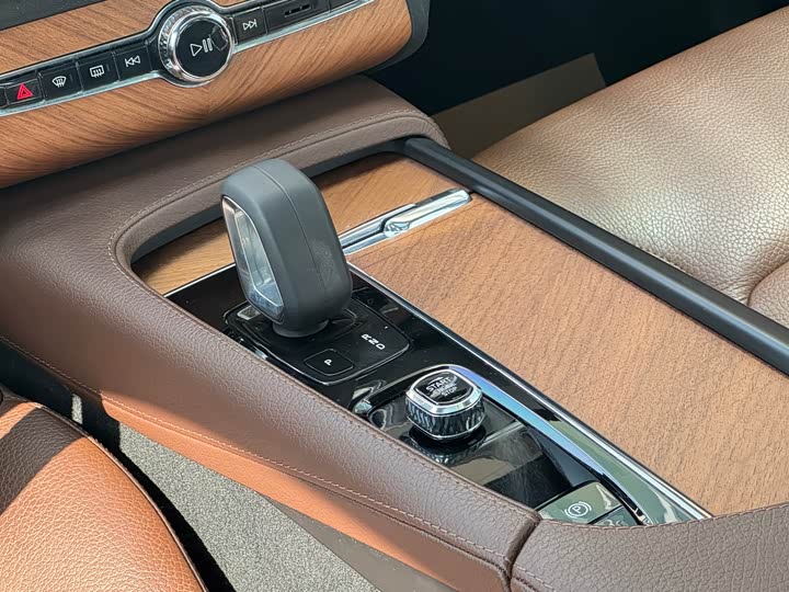Volvo XC90 2022 B 5 — фото 21