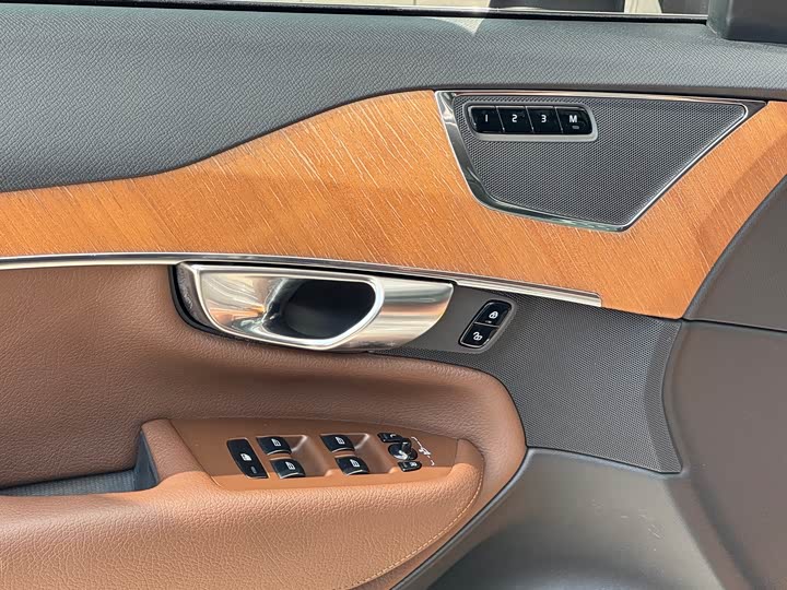 Volvo XC90 2022 B 5 — фото 15