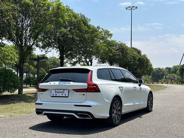 Volvo V60 2020 T 5 — фото 11