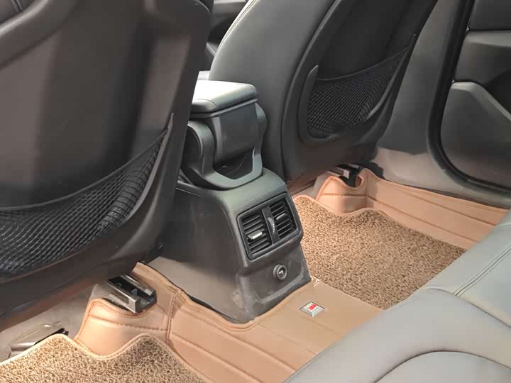 BMW X1 2016 s Drive 18 Li — фото 24