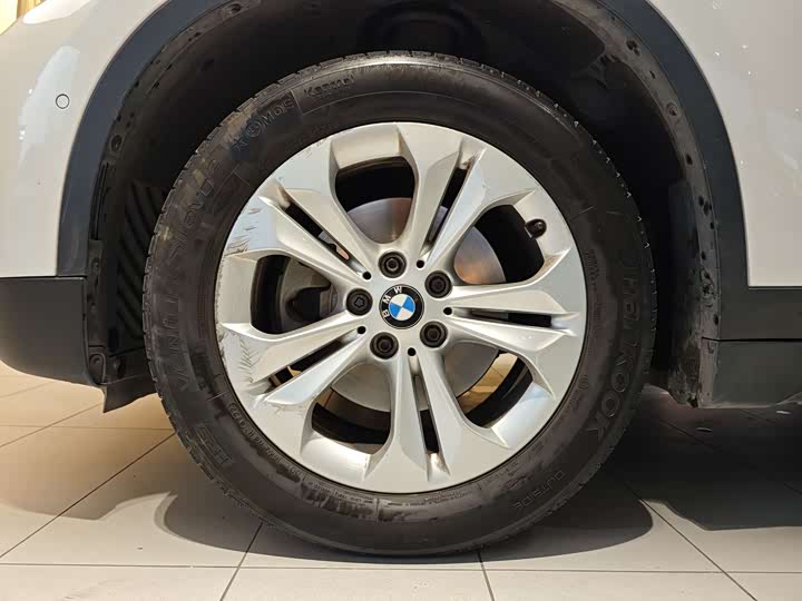 BMW X1 2016 s Drive 18 Li — фото 5