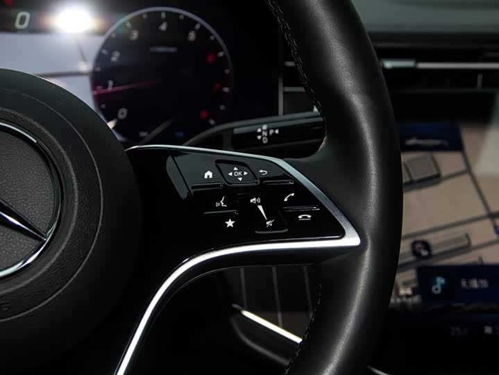 Mercedes-Benz E-Class 2024 E 300 L — фото 26
