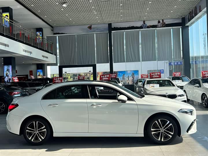 Mercedes-Benz A-Class 2023 A 200 L — фото 4