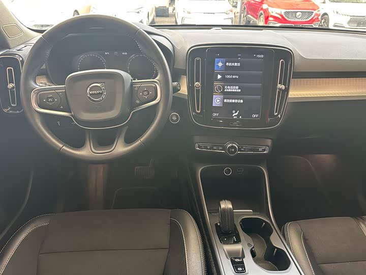 Volvo XC40 2020 T 3 — фото 4