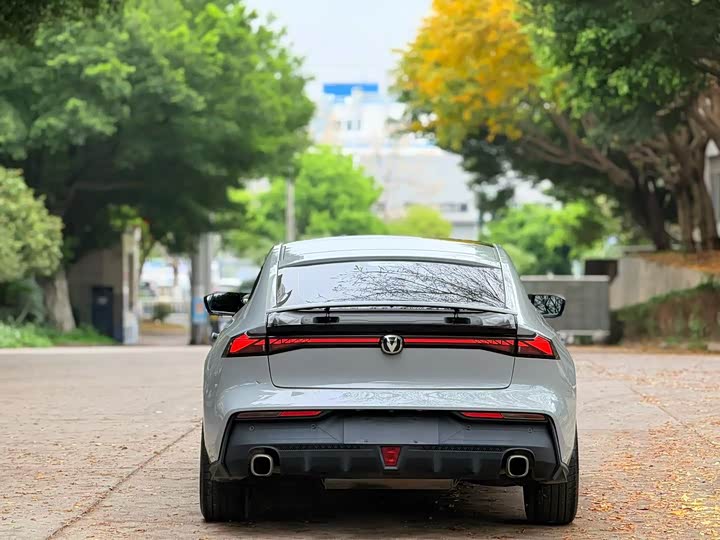 Changan UNI-V 2022 1.5 T Premium — фото 8