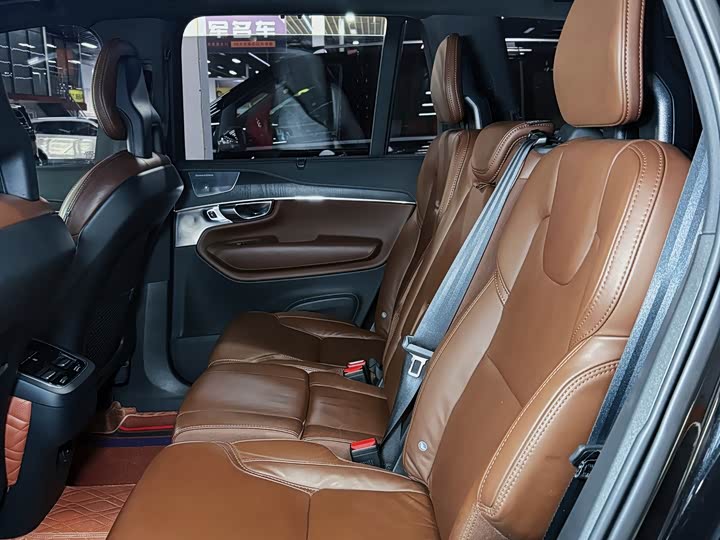 Volvo XC90 2021 B 6 7 — фото 14
