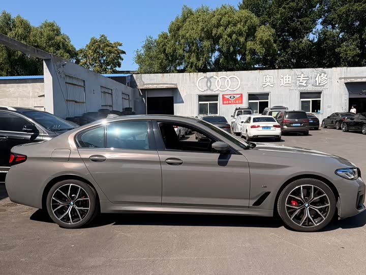 BMW 5 Series 540i M спортпакет — фото 6