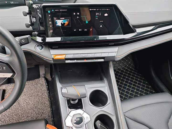 Changan UNI-V 2023 1.5 T Premium — фото 13