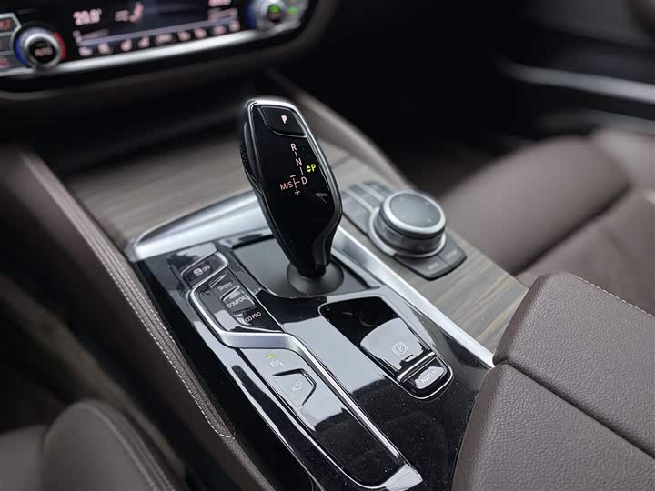 BMW 5-Series 2022 530 Li — фото 10