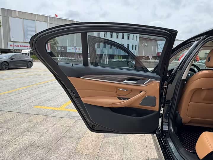 BMW 5-Series 2019 530 Li Leading — фото 16
