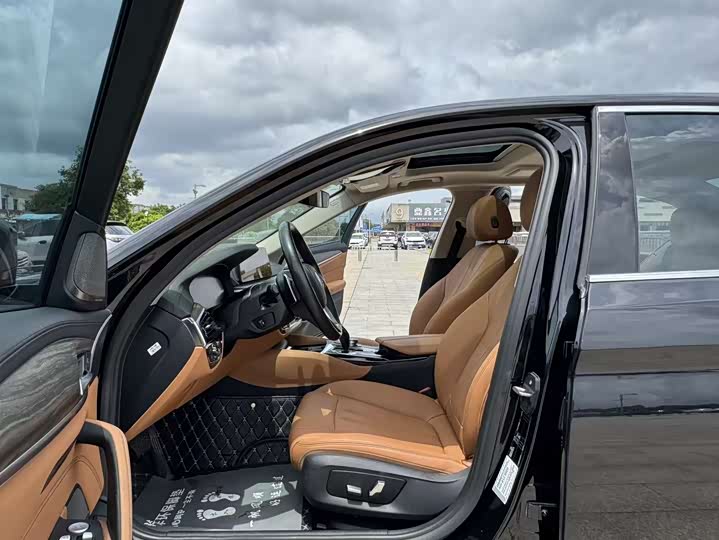 BMW 5-Series 2019 530 Li Leading — фото 14