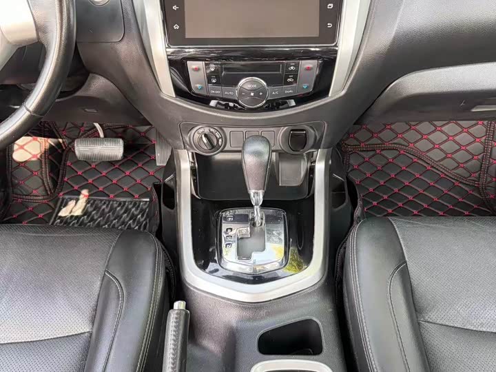 Nissan Navara — фото 17
