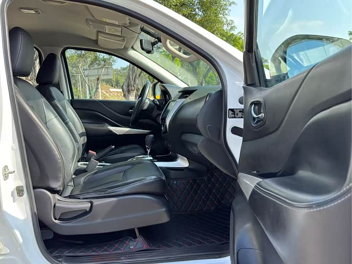Nissan Navara — фото 13