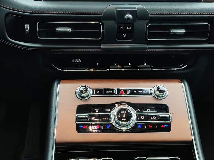 Lincoln Aviator — фото 13