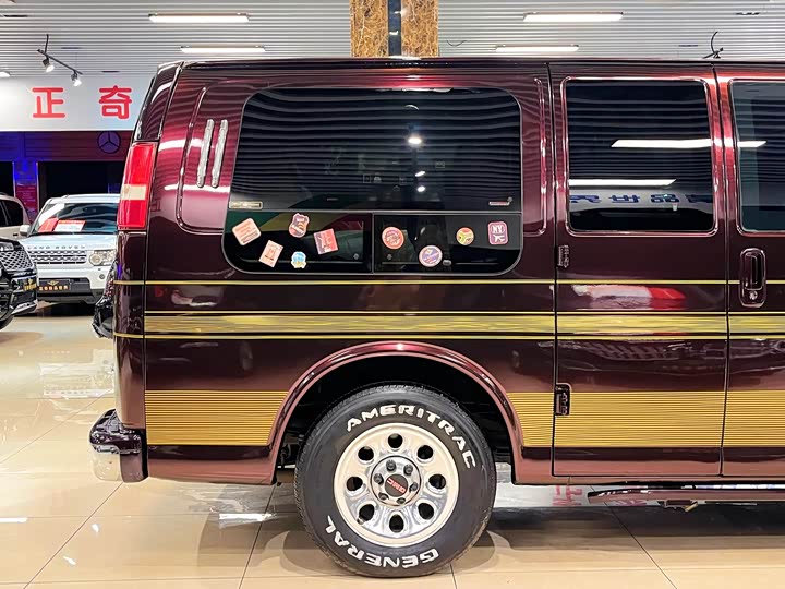 GMC SAVANA 2015 5.3 L 4 WD — фото 9