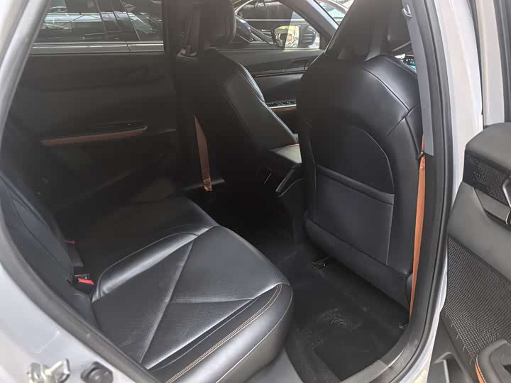 Changan UNI-V 2022 1.5 T Premium — фото 10