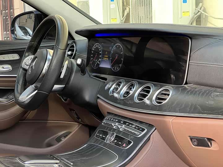 Mercedes-Benz E-Class 2019 E 300 L Luxury — фото 11