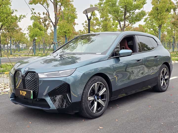 BMW i 2022 x Drive 50 — фото 1